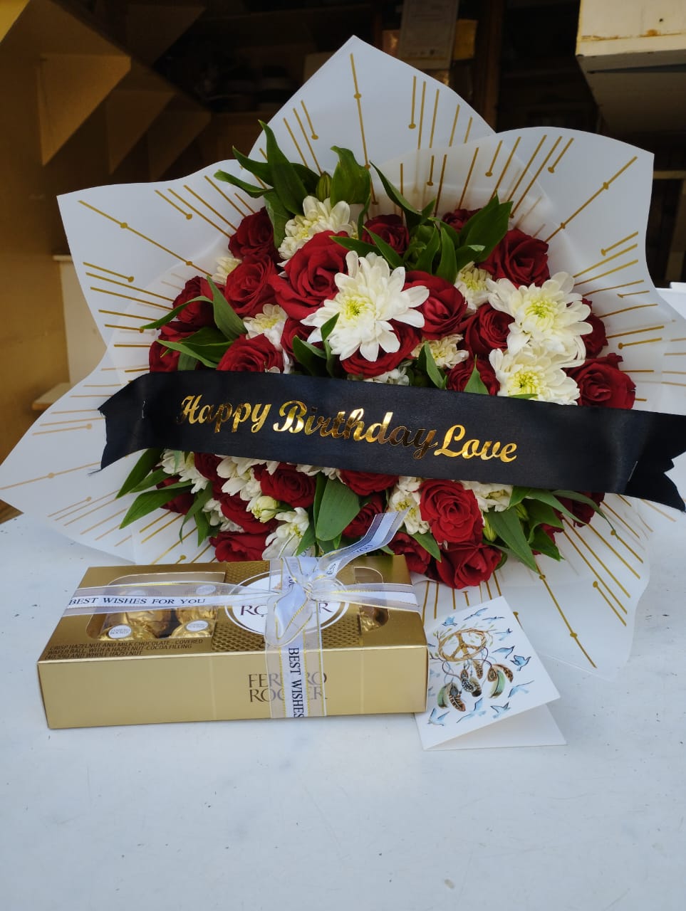 LOVELY FLOWER COMBO & FERRERO ROCHER CHOCOLATES