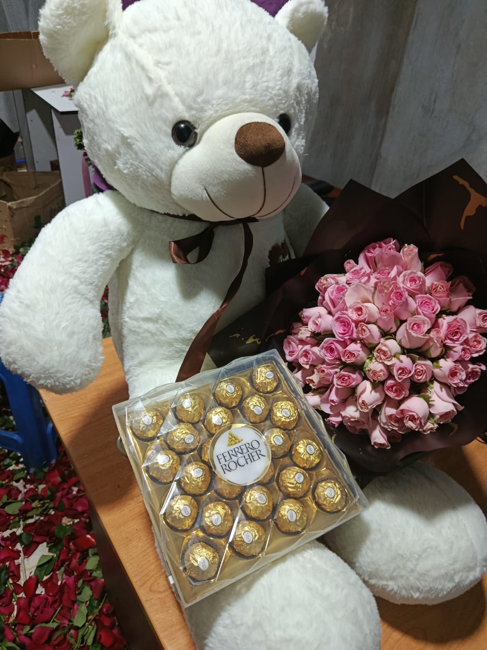 100 CM, CHOCOLATES & FLOWERS