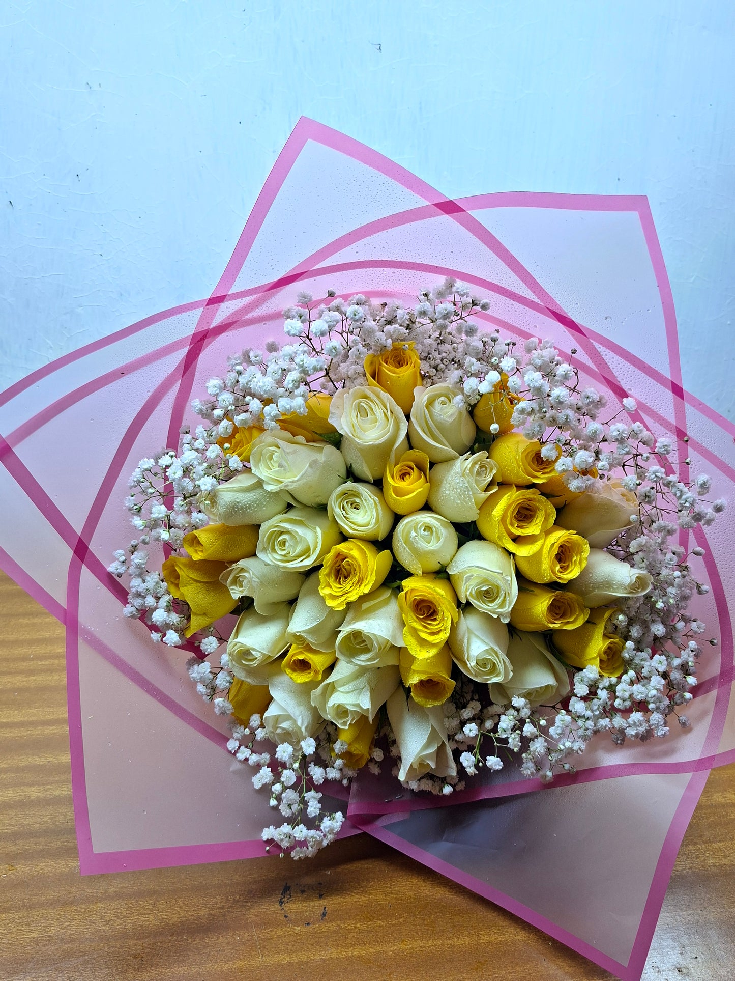 40ROSES WITH BABY BREATHS