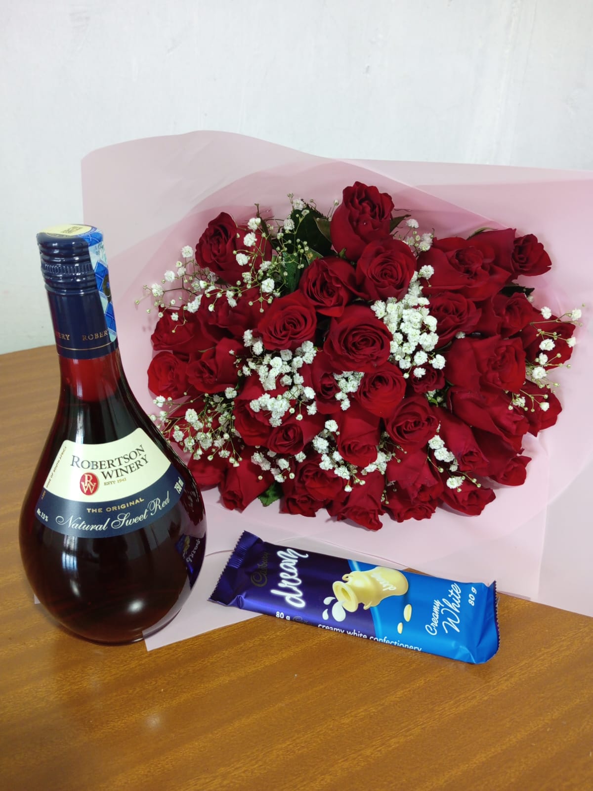 RED HUES, WINE & CHOCOLATE BAR