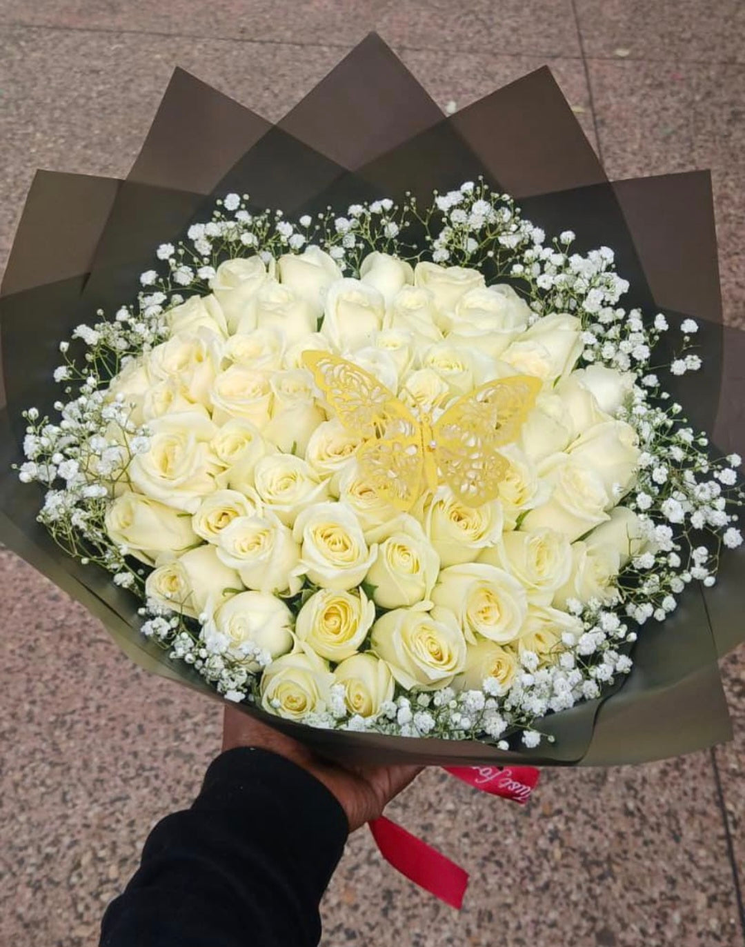 40 WHITE ROSES