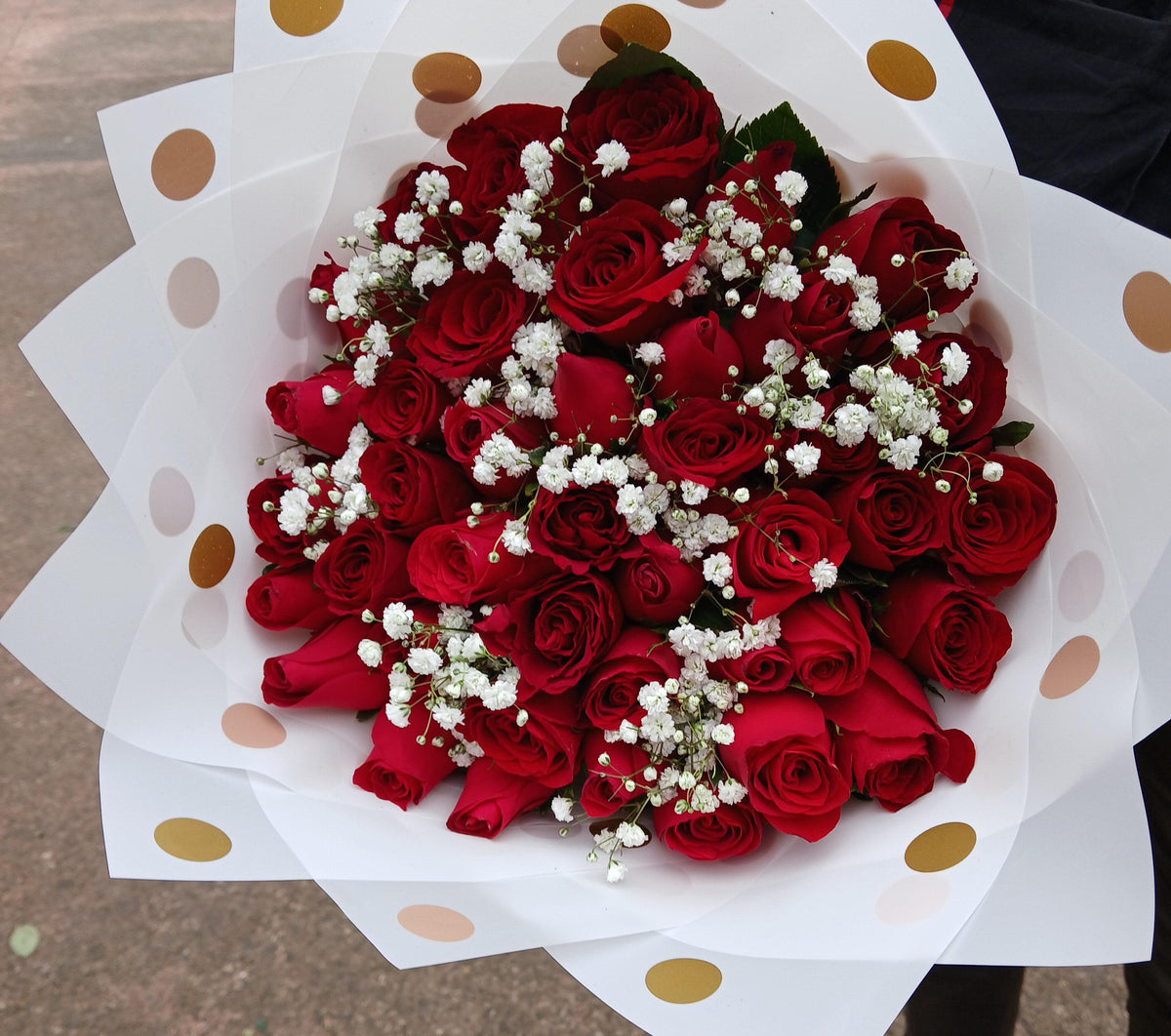 AMAIZING RED WITH BABY BREATH
