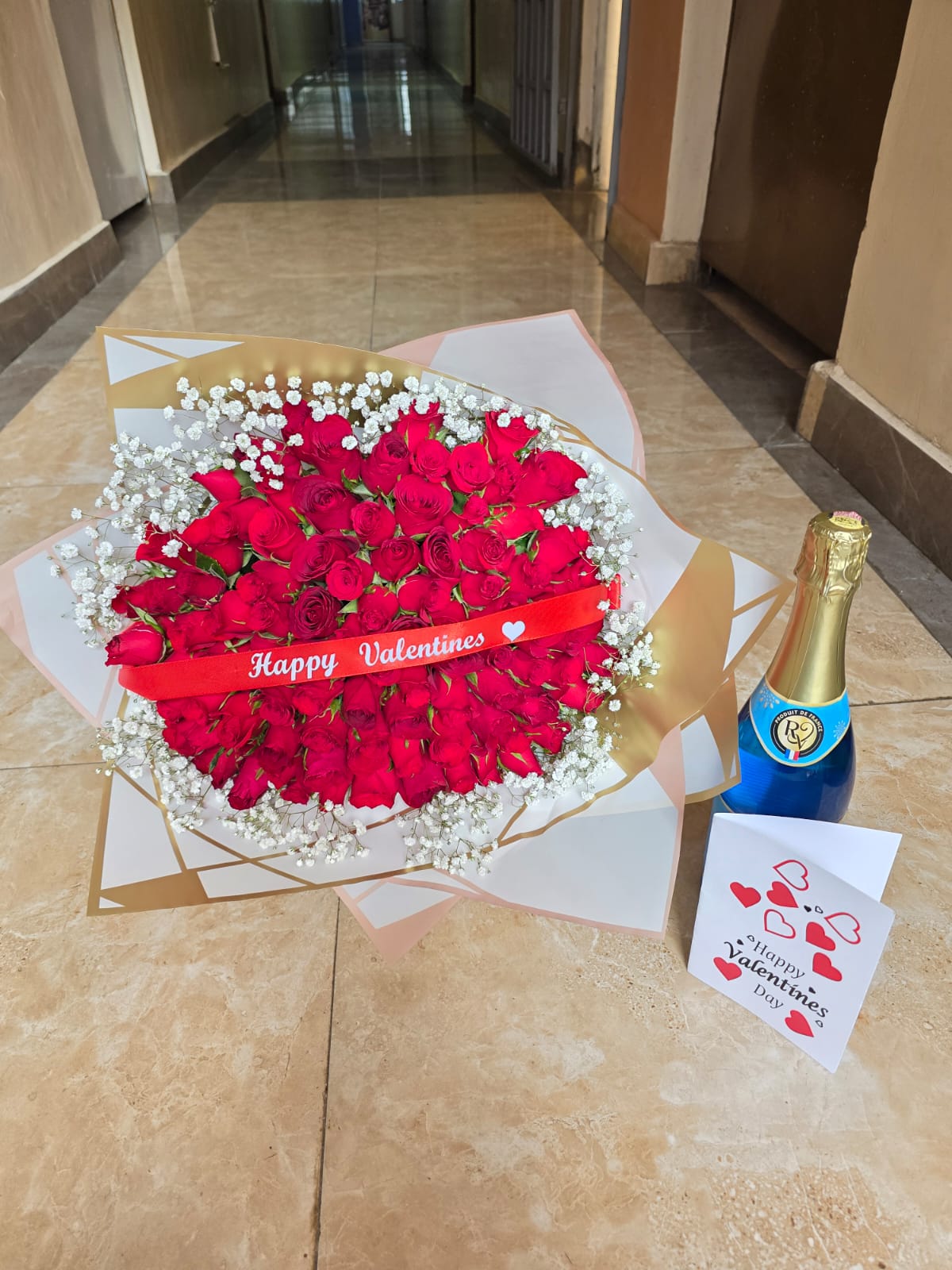 101 RED ROSES WITH NON-ALCOHOLIC WINE