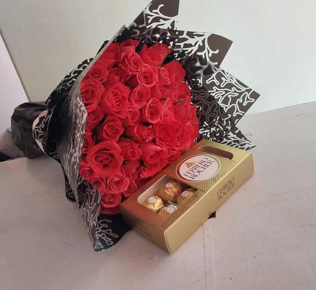RED ROSES WITH FERRERO