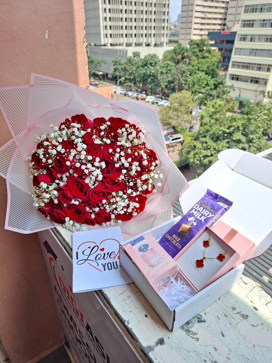 MEDIUM ROSES BOUQUET WITH GIFT BOX