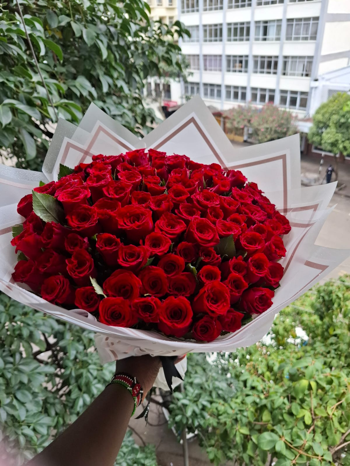 100 RED ROSES