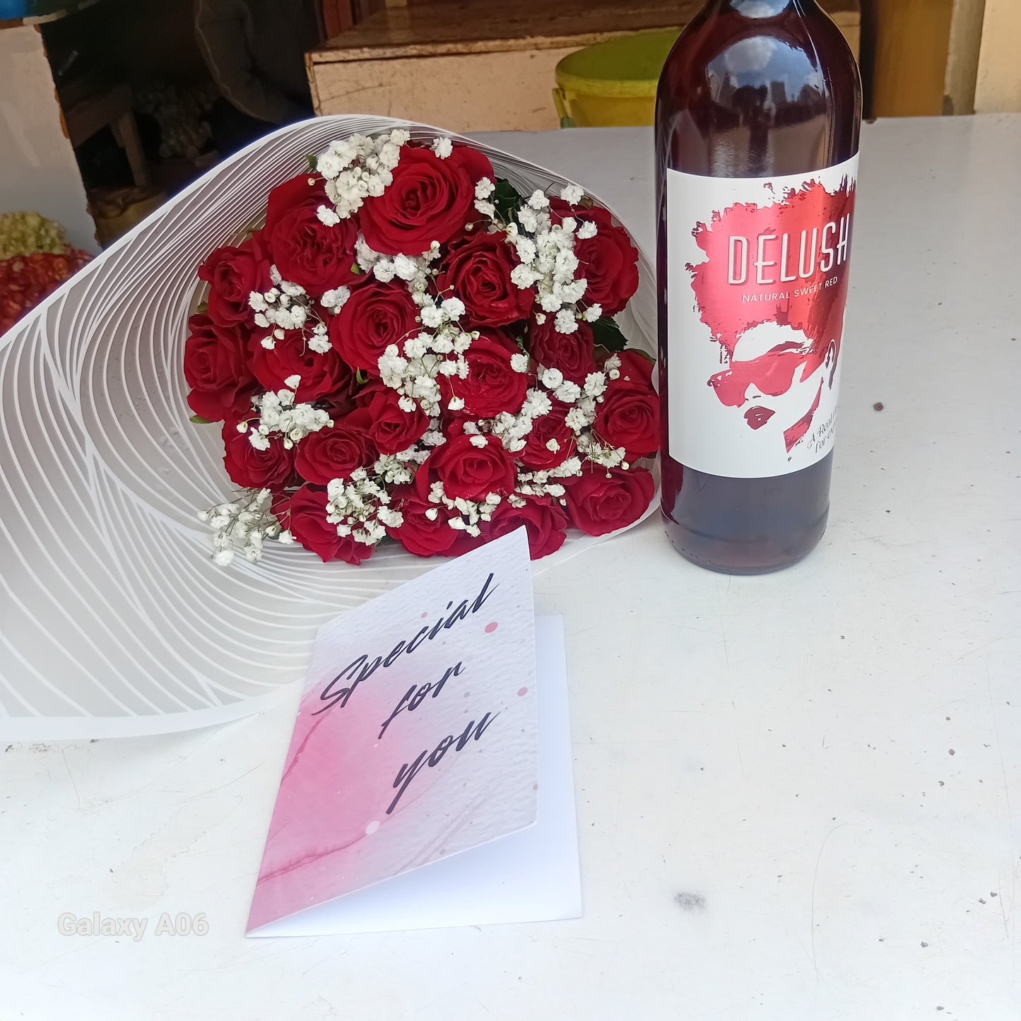 RED ROSES WITH DELUSH WINE