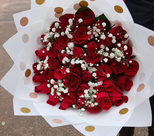AMAIZING RED WITH BABY BREATH