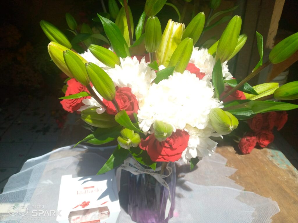 CLASSY VASE & CHOCOLATES Same Day Flowers