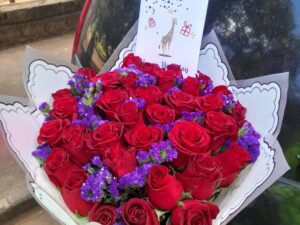 RED ROSES WITH STATICE
