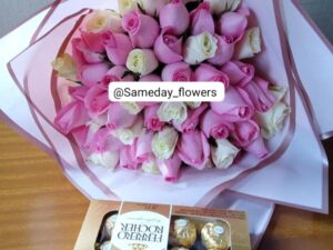 PINK AND WHITE ROSES BOUQUET WITH FERRERO CHOCOLATES