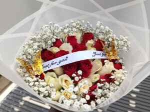 RED & WHITE ROSES WITH BABY BREATH