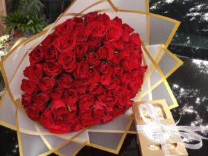 80 RED ROSES WITH FERRERO ROCHER CHOCOLATES