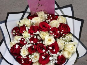APOLOGY WHITE & RED BOUQUET