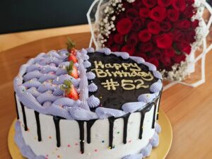 40 RED ROSES WITH 1KG CAKE