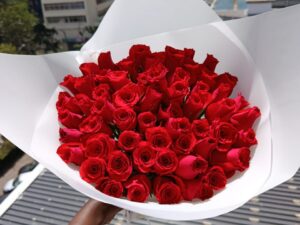 60 RED ROSES MERRY