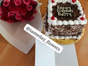 ROSES & HALF KG CAKE