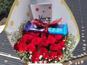 RED BLOOMS WITH CHOCOLATE