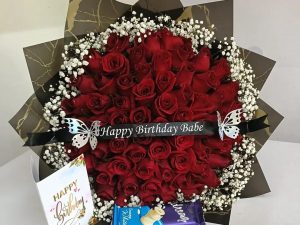 80 RED ROSES WITH BABY BREATH, CUTOMIZED RIBBON & CHOCOLATE