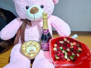 100 CM TEDDY, 40 RED ROSES & 8 PIECES HEARTY CHOCOLATES
