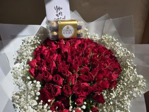 100 MEGA RED ROSES WITH 16 PIECES CHOCOLATE
