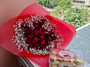 RED ROSES WITH 16 GOLDEN CHOCOLATES