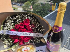 MOTHER'S DAY FLOWERS, NON- ALCOHOLIC WINE & 5 PIECES CHOCOLATES